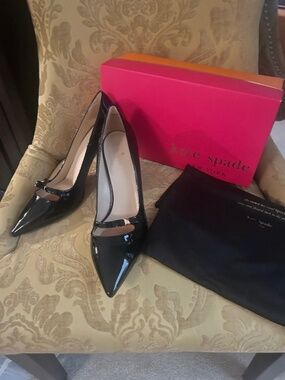 Women’s size 10 Kate Spade made in Italy black patent leather pumps